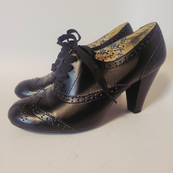 AEO Classic Black Brogue Heels - Picture 7 of 12
